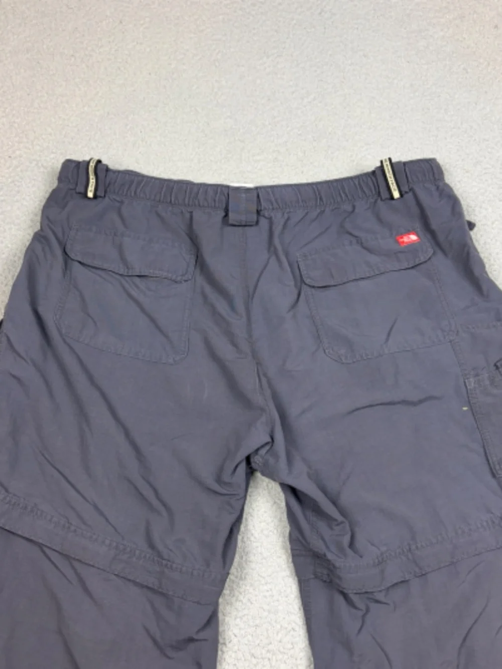 The North Face Convertable Pants Men 2XL Gray Cargo Outdoor Hiking Belted Shorts